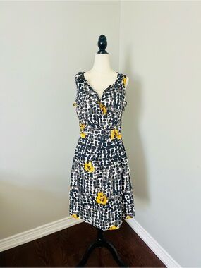 Charlies Sleeveless V-Neck Midi Dress in Black, White & Yellow